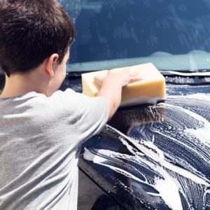 lavando o carro produzindo pressão de água como no sopro do saxofone